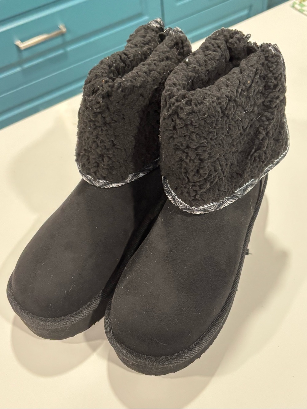 New with tags Muk Luk Women’s Black Boots Size 7
